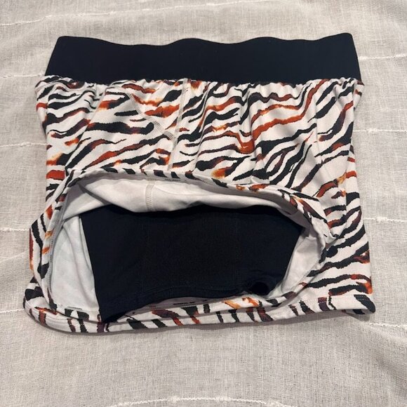 Fabletics Animal Print Athletic Shorts Women's Size Medium EUC - Picture 6 of 10